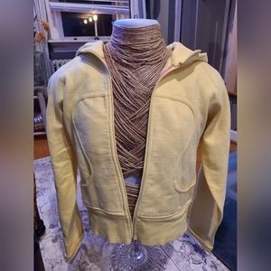 Yellow scuba size 8 Lululemon